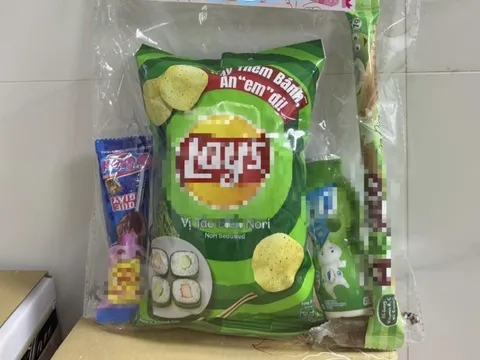 Con được tặng bánh kẹo mừng sinh nhật, mẹ đăng MXH chê bai