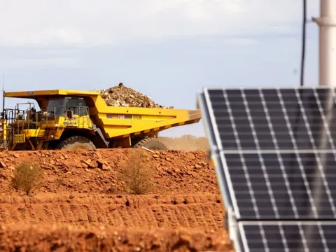 Dự án điện gió lai điện mặt trời khổng lồ thắp sáng “thủ phủ” khai thác vàng