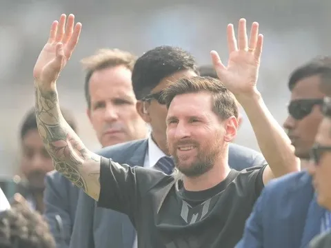 Khán giả ném ghế, phá sân khấu trong sự kiện có Messi tại Ấn Độ