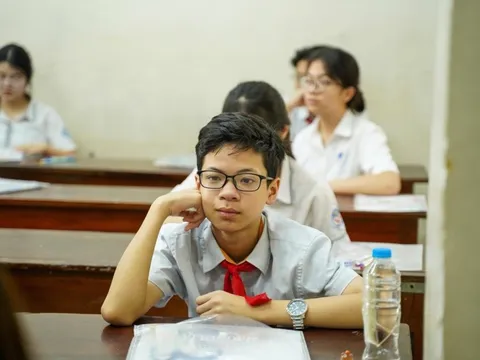Tuyển sinh lớp 10 ở Hà Nội: Áp lực đè nặng học sinh và nhà trường