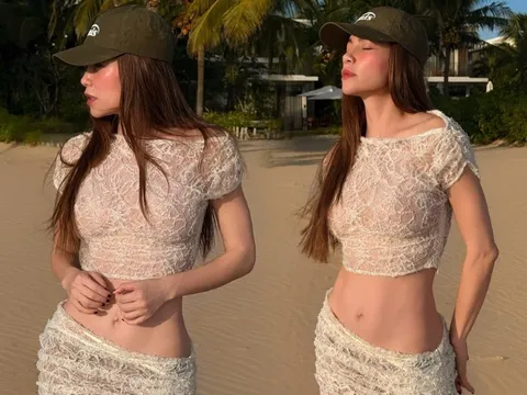 Hồ Ngọc Hà mặc mỏng tang khoe "cặp kiếm Nhật" đẹp mướt mắt, để lộ một điểm khiến dân tình trầm trồ