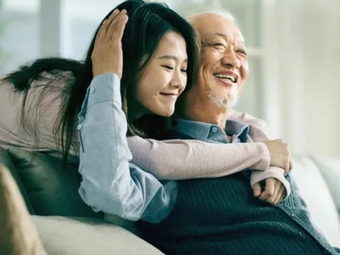 Vội lấy gái trẻ sau 1 năm vợ mất, cái kết buồn của ông hàng xóm khiến tôi nhận ra 3 điều khi về già