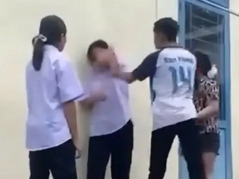 Điều tra vụ nữ sinh lớp 8 bị đánh hội đồng phải nhập viện