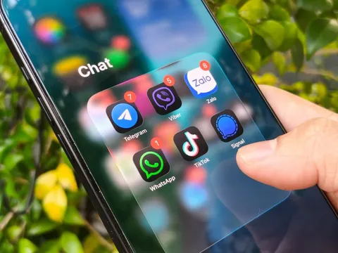 Soi điều khoản Zalo: Thu thập dữ liệu khác gì WhatsApp, Messenger, Viber?