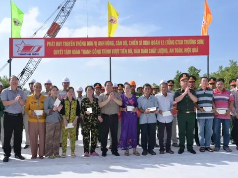 Thủ tướng Phạm Minh Chính kiểm tra tiến độ thi công 2 tuyến đường quan trọng ở Cà Mau