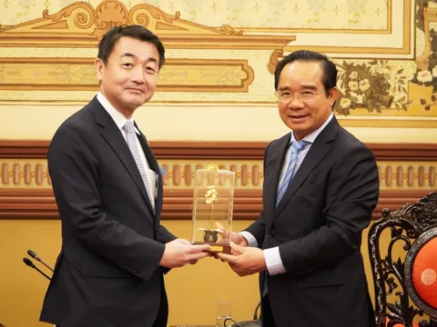 Chủ tịch UBND TPHCM tiếp Thứ trưởng Bộ Đất đai, Cơ sở hạ tầng, Giao thông và Du lịch Nhật Bản