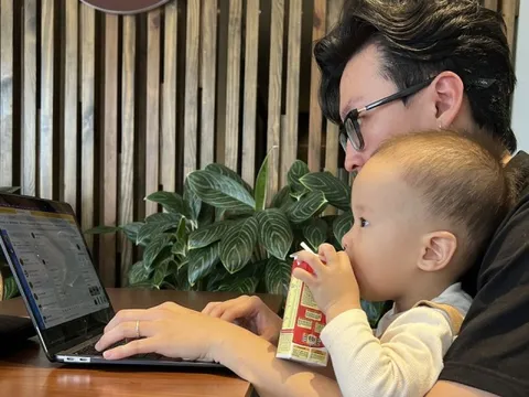 Những sinh viên làm cha mẹ trên giảng đường