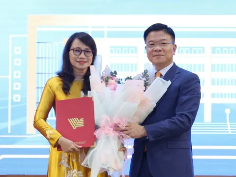 Phó Thủ tướng Lê Thành Long trao quyết định bổ nhiệm Giám đốc Đại học Quốc gia TPHCM