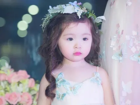 Đúng dịp Tết Dương lịch, bé gái Việt giành giải em bé đáng yêu nhất ở Anh vì quá xinh