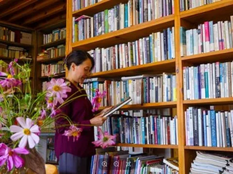 Vợ chồng mang 40.000 cuốn sách, vượt đường xa dựng 'thư viện' mơ ước