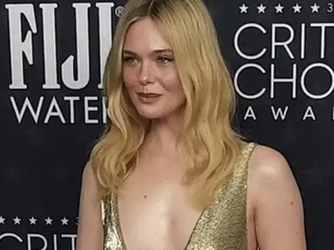 Mỹ nhân triệu người mê lại khiến fan nín thở vì chiếc váy quá sexy