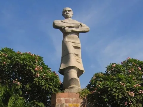 Thủ khoa Huân là ai?