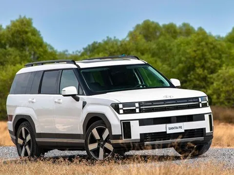 Hyundai tiếp tục chơi lớn ngay đầu năm mới: Santa Fe, Palisade giảm cao nhất 220 triệu