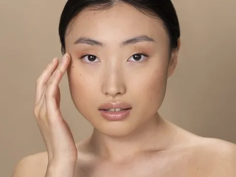 7 mẹo trang điểm giúp đôi mắt mí sụp trở nên sắc sảo và cuốn hút hơn