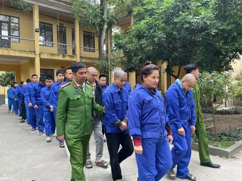 Hàng trăm cảnh sát khám xét khẩn cấp, bắt Nguyễn Chính Nghĩa và 34 người khác trong một chuyên án lớn