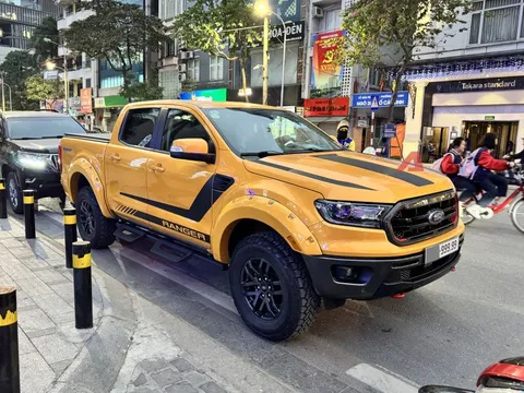 Bắt gặp Ford Ranger nhập Mỹ lăn bánh ở Hà Nội: Đeo biển số ngũ 9, máy xăng 270 mã lực, từng được rao bán gần 3,1 tỷ
