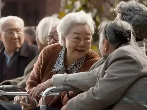 Y tá trưởng thâm niên 10 năm: Trong viện dưỡng lão, kiểu người già phụ thuộc con cái thường đáng thương nhất!