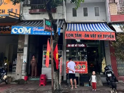 2 quán cơm sát vách ở Gia Lai bất ngờ gây sốt vì tình nghĩa hàng xóm