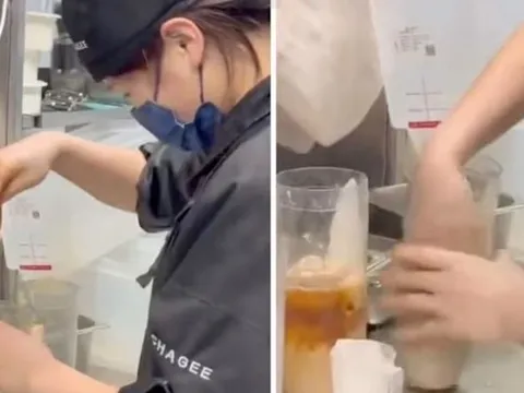 Một nhân viên Chagee tại Trung Quốc dùng...tay trần pha đồ uống, cửa hàng lập tức bị đóng cửa
