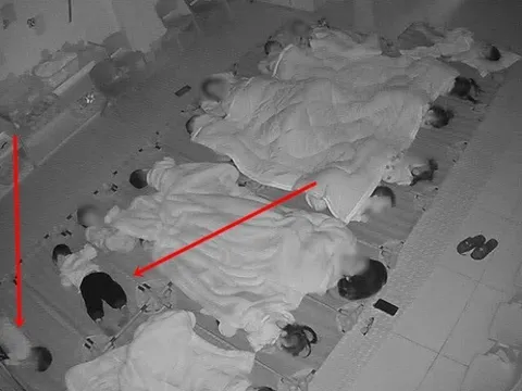 Camera giám sát trường mẫu giáo ở Hà Nội ghi lại cảnh ngủ trưa của các bé khiến mẹ xót xa, dân mạng gây tranh cãi