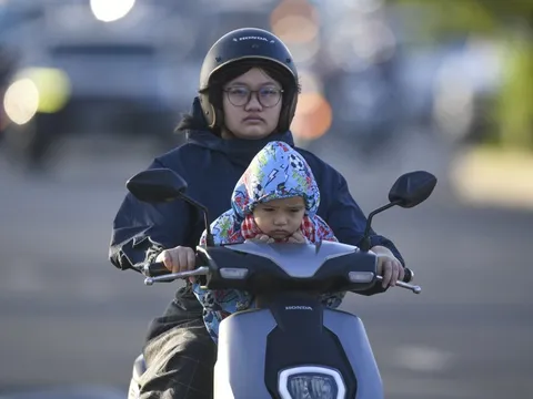 Hà Nội rét đậm, nhiều trường lùi giờ vào lớp