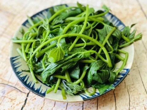 Loại rau xưa chỉ hái cho lợn giờ Việt Nam xuất khẩu thu về 1,16 triệu USD, giàu canxi như sữa, 10 nghìn/mớ bé ăn cả tuần