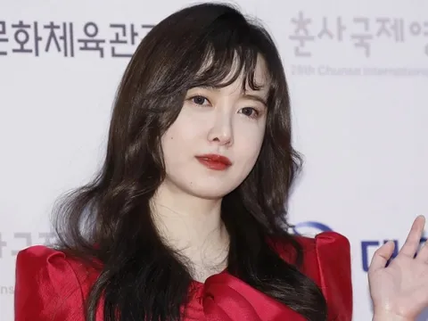 Goo Hye Sun tốt nghiệp thạc sĩ ở tuổi 42