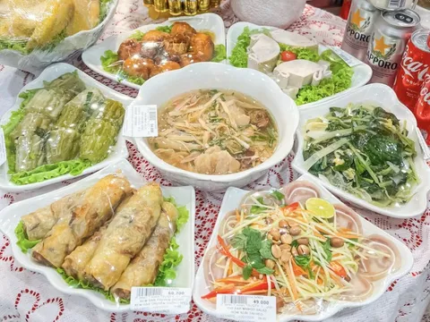 Aeon Mall bây giờ bán cả cỗ Tết "full mâm 10 món", nhìn cực xịn nhưng giá thế nào?