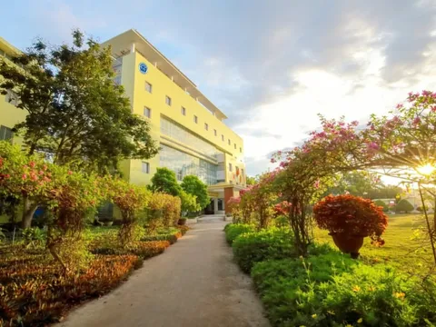 Một trường đại học ở miền Tây chính thức thành đại học