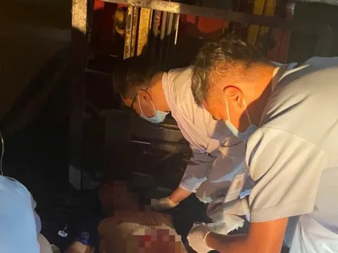 Một nam công nhân bị máy cuốn người gây thủng bụng