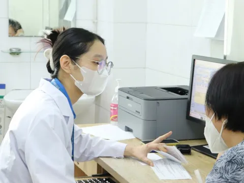 Quyết sách mới nâng cao đáng kể đời sống cho nhân viên y tế