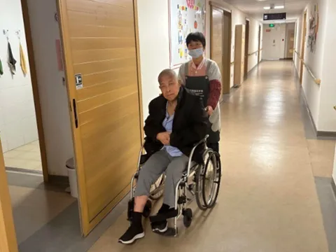 Định không lấy chồng, không sinh con, nghỉ hưu ở viện dưỡng lão, tôi vỡ mộng trong lần tới thăm bố