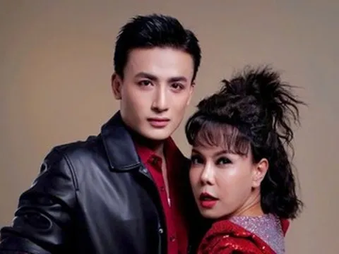 Phó giáo sư Tân Nhàn trẻ trung ở tuổi 44, Việt Hương thân mật với trai trẻ