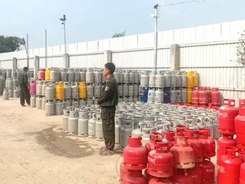 Bắt 16 người trong đường dây sản xuất và buôn bán gas giả quy mô lớn