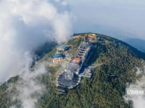 Lạc giữa mây trời trên đỉnh núi cao nhất Nam Bộ