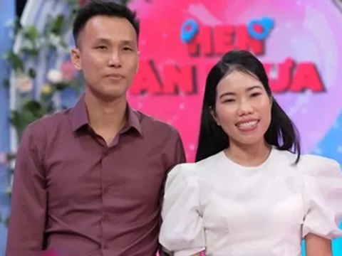 35 tuổi chưa một lần yêu, nữ điều dưỡng xiêu lòng trước chàng trai nuôi hàu