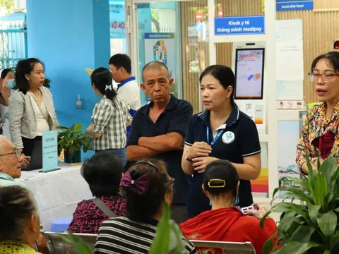 Địa chỉ thường trú tại xã an toàn khu nhưng sống ở xã khác, có được hưởng BHYT 100%?