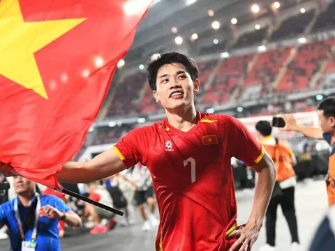 Cầu thủ Đình Bắc “mất ngủ” vì một lời hứa của ca sĩ Quân A.P