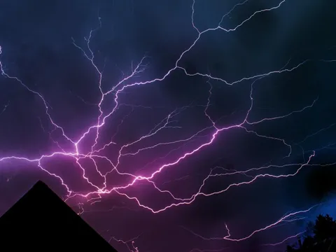 Những hình thái sét kỳ lạ khiến giới khoa học khó hiểu