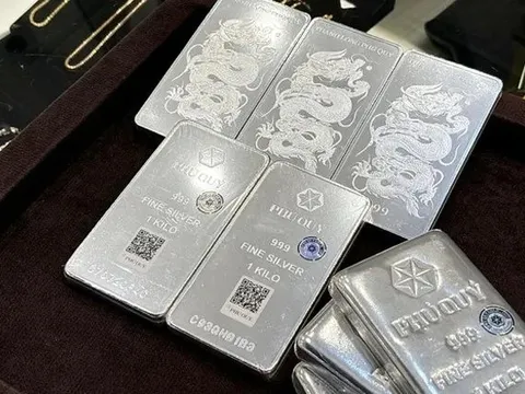 Giá bạc giảm mạnh