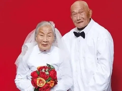 Vợ chồng 102 tuổi sinh cùng ngày, tháng, năm: Con cái tiết lộ bí quyết sống thọ