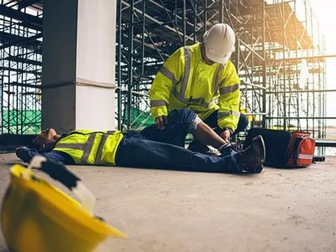 Tai nạn lao động cận Tết: Một phút lơ là hệ lụy lâu dài