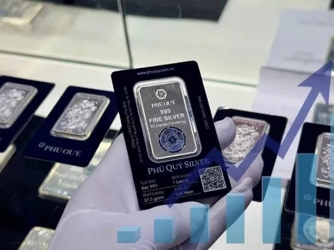 Cú bứt tốc ngoạn mục của bạc ở Việt Nam: Giờ này năm ngoái còn 30 triệu, giờ vượt 100 triệu/kg, ai còn nói 'mua bạc là lỗ'