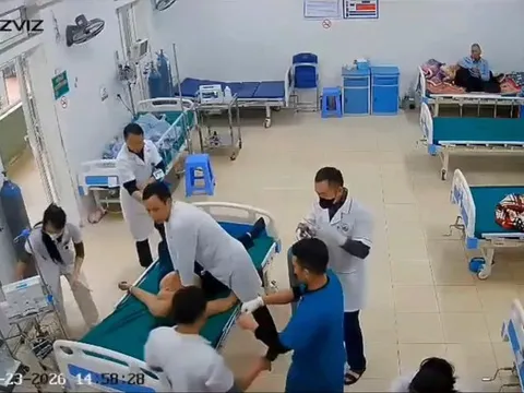 Chờ khám vì khàn tiếng, người phụ nữ đột ngột ngừng tim