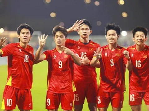 MC Lại Văn Sâm phấn khích và 'đêm khó ngủ' của dàn sao khi U23 Việt Nam giành HCĐ