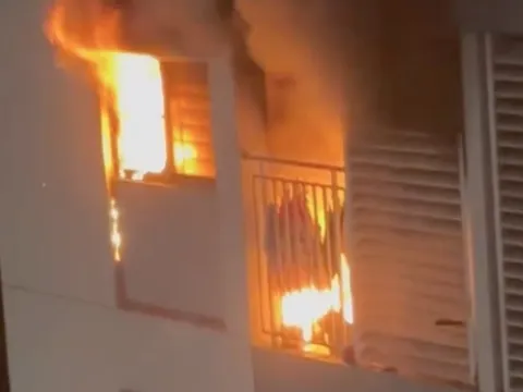 TPHCM: Cháy căn hộ chung cư, 3 mẹ con nguy kịch