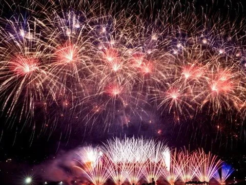 Sun Group viết nên loạt “kỷ lục” pháo hoa với Hòn đảo chưa từng tắt pháo hoa suốt 2 năm, Lễ hội pháo hoa quốc tế có quy mô đội bắn lớn nhất thế giới...