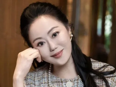 Thói quen giúp Chương Tiểu Huệ giữ da căng mịn ở tuổi 62