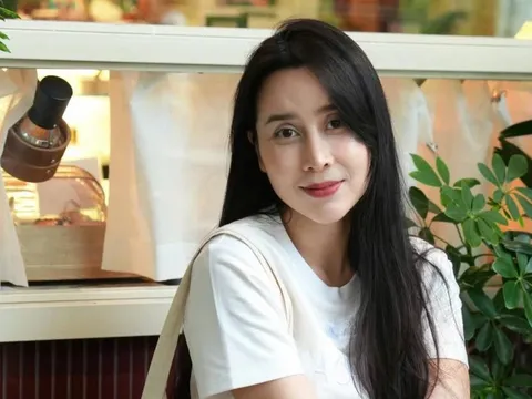 Ca sĩ Lưu Hương Giang khoe sắc vóc mặn mà ở tuổi 43