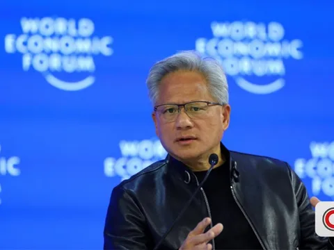 Hàng trăm nghìn coder bị sa thải, CEO Jensen Huang khuyên: Gen Z và Gen Alpha đừng học code, hãy học cách giải quyết vấn đề!